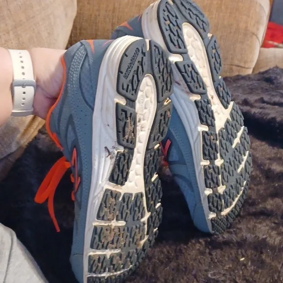 Size 10 ladys New Balance - Picture 4 of 4